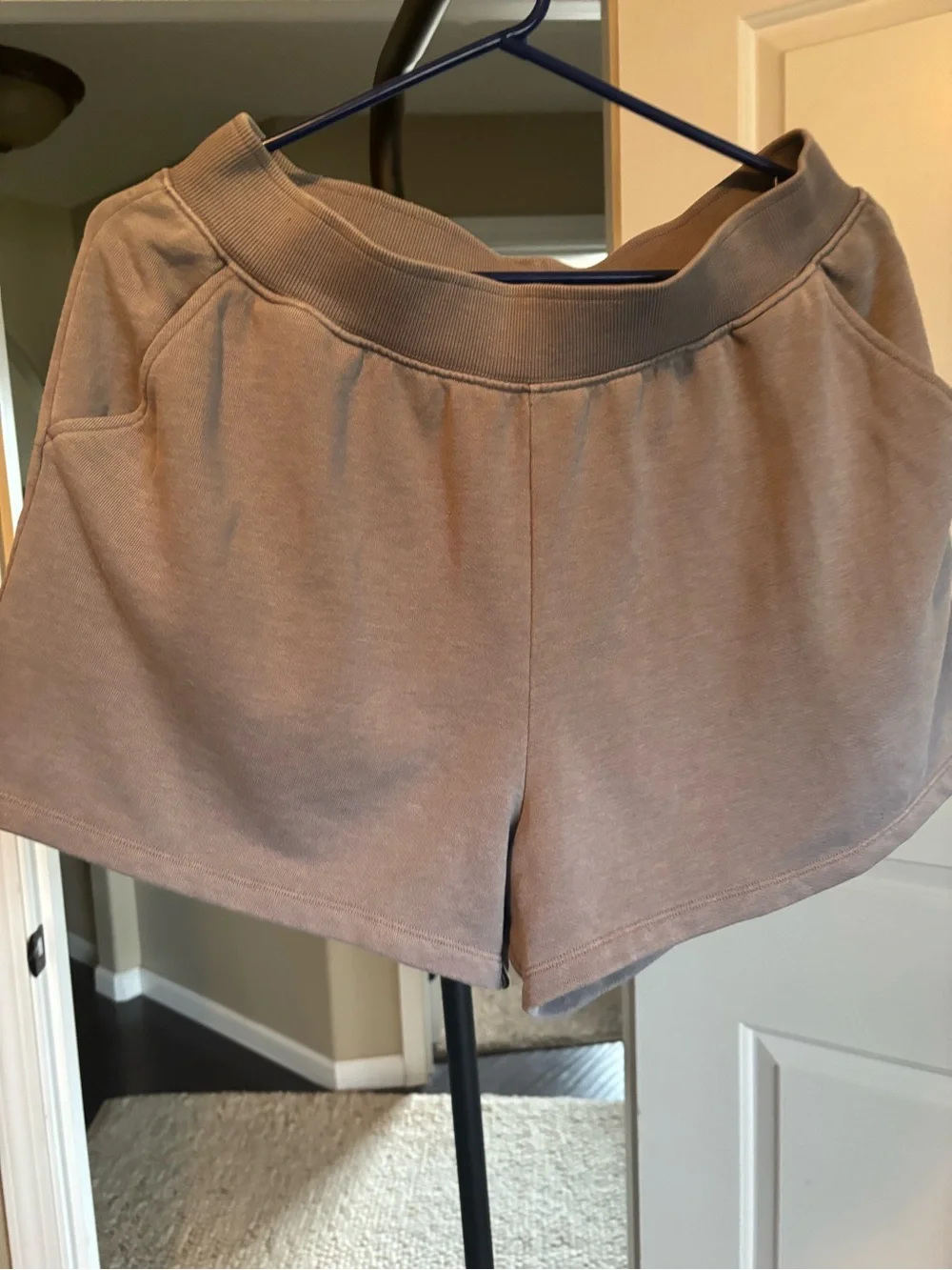 ALO Yoga Ribbed High-Waist Bermuda Shorts - Chocolate Brown